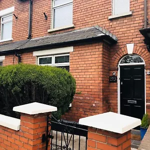  Holiday home Cosy Two Bed Terraced House 7min Drive From